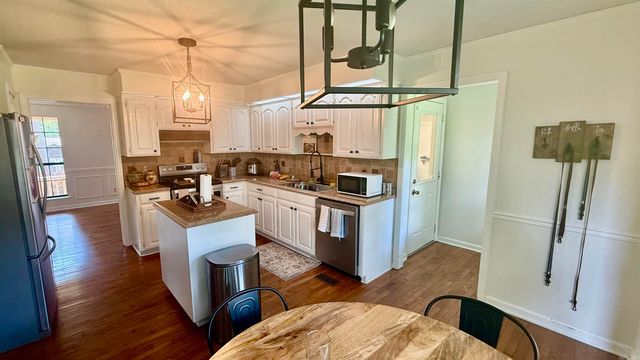 17 Laver Circle, Little Rock, AR 72210