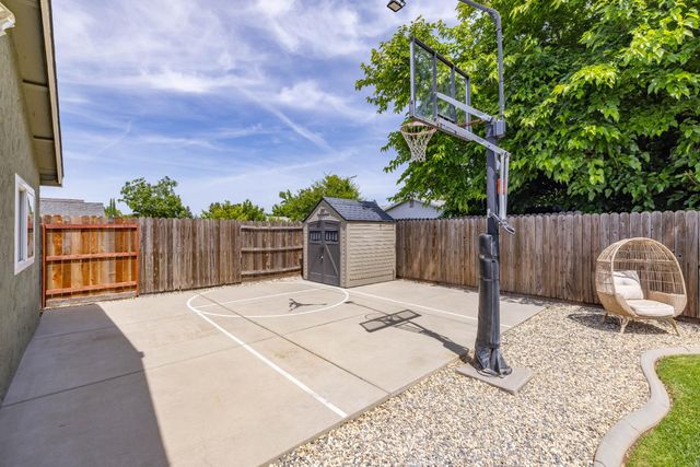 4329 Rose Valley Way, Sacramento, CA 95826