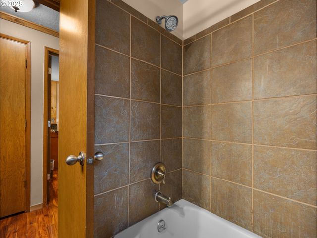 72683 E VILLAGE LOOP Rd, Rhododendron, OR 97049