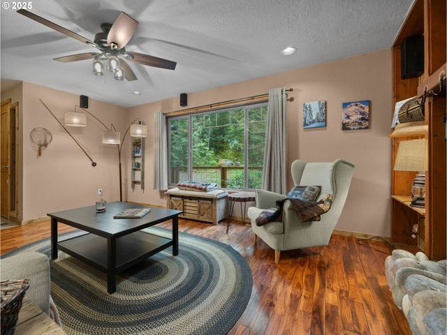 72683 E VILLAGE LOOP Rd, Rhododendron, OR 97049