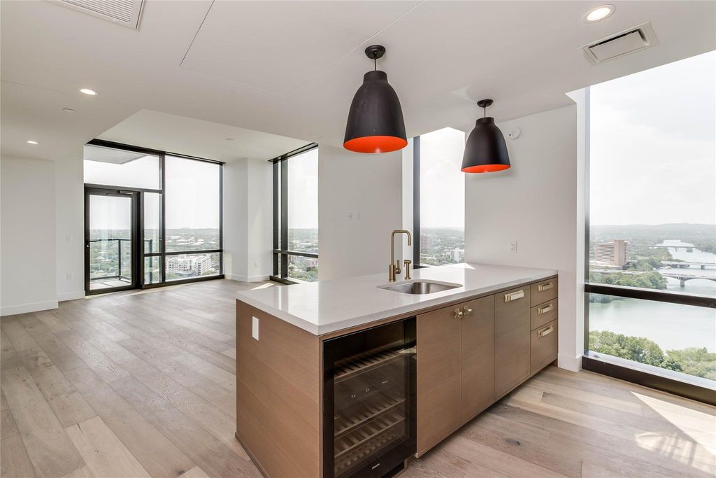 70 Rainey ST 2002, Austin, TX 78701