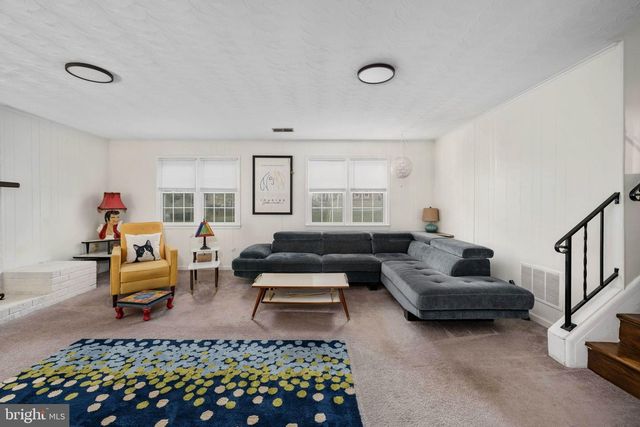 12335 OAKWOOD DR, Woodbridge, VA 22192