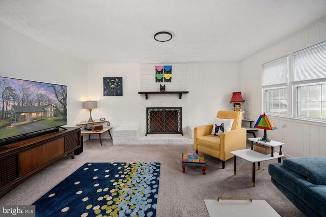 12335 OAKWOOD DR, Woodbridge, VA 22192