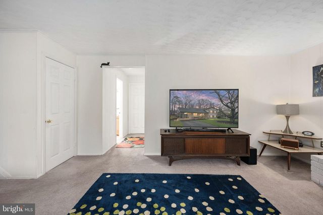 12335 OAKWOOD DR, Woodbridge, VA 22192