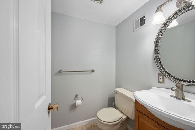 12335 OAKWOOD DR, Woodbridge, VA 22192