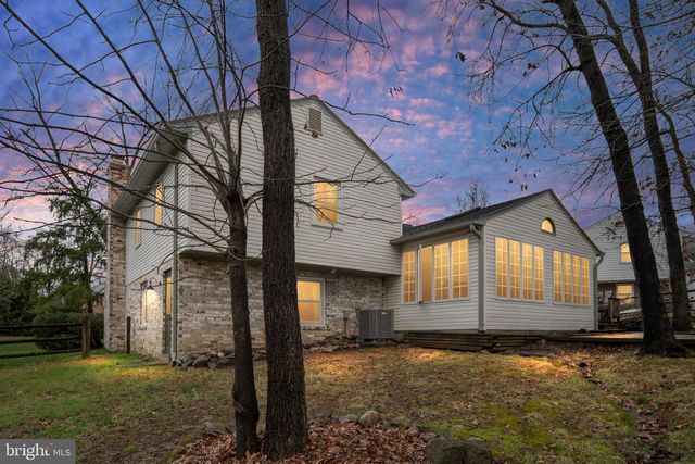 12335 OAKWOOD DR, Woodbridge, VA 22192