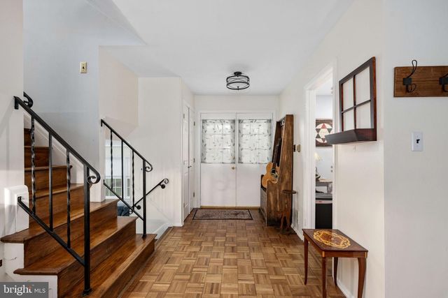 12335 OAKWOOD DR, Woodbridge, VA 22192