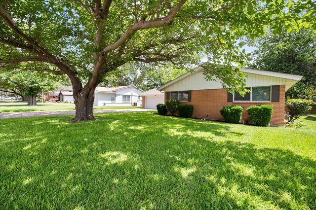 5609 Westcreek Drive, Fort Worth, TX 76133