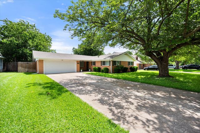 5609 Westcreek Drive, Fort Worth, TX 76133