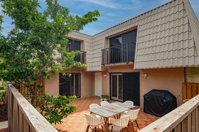 5821 58th Way, West Palm Beach, FL 33409