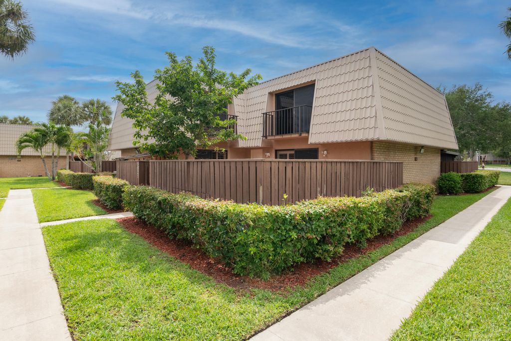 5821 58th Way, West Palm Beach, FL 33409