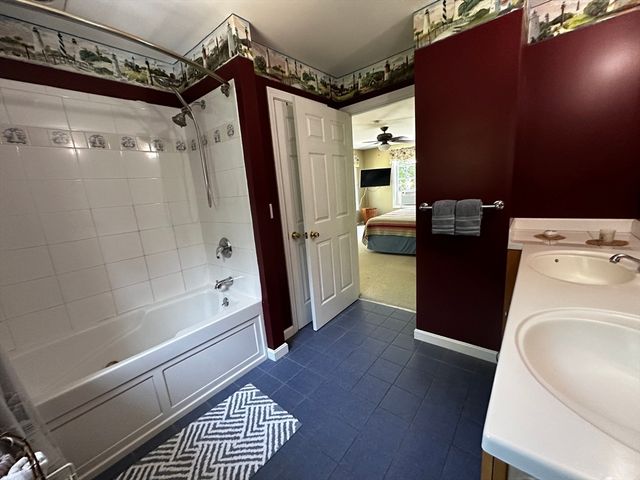 5 Grace Dr, Hudson, NH 03051