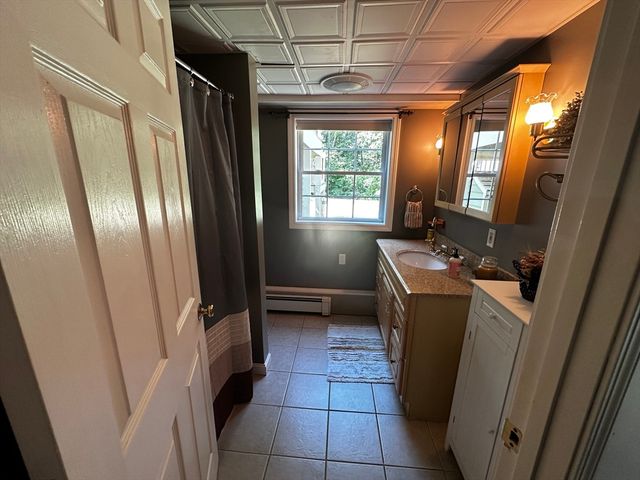 5 Grace Dr, Hudson, NH 03051
