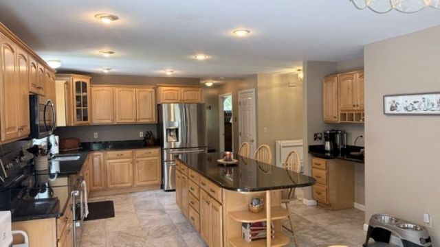 5 Grace Dr, Hudson, NH 03051