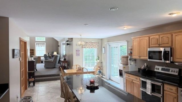 5 Grace Dr, Hudson, NH 03051