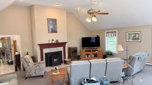 5 Grace Dr, Hudson, NH 03051