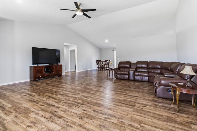 135 Country Acres Drive, Somerset, KY 42503