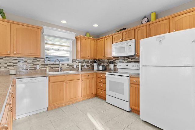 1943 NEEDLEWOOD LANE, The Villages, FL 32162