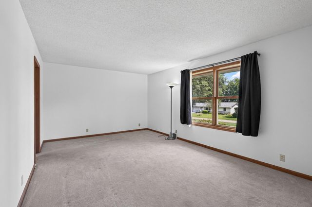 922 23rd Avenue NW, New Brighton, MN 55112