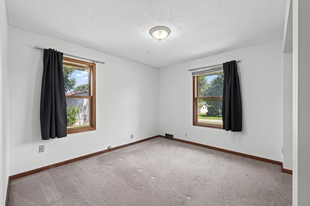 922 23rd Avenue NW, New Brighton, MN 55112