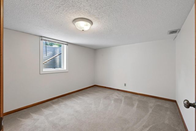 922 23rd Avenue NW, New Brighton, MN 55112