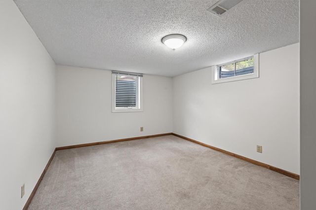 922 23rd Avenue NW, New Brighton, MN 55112