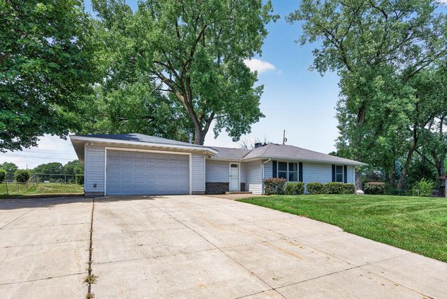 922 23rd Avenue NW, New Brighton, MN 55112