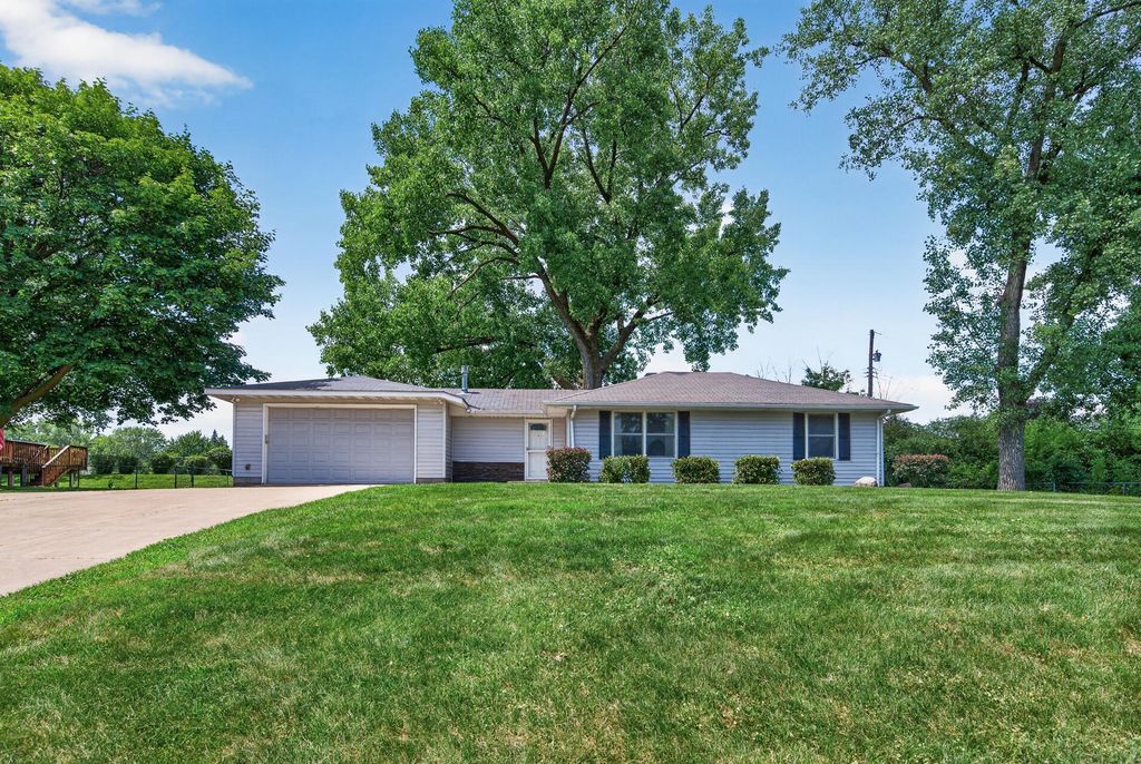 922 23rd Avenue NW, New Brighton, MN 55112