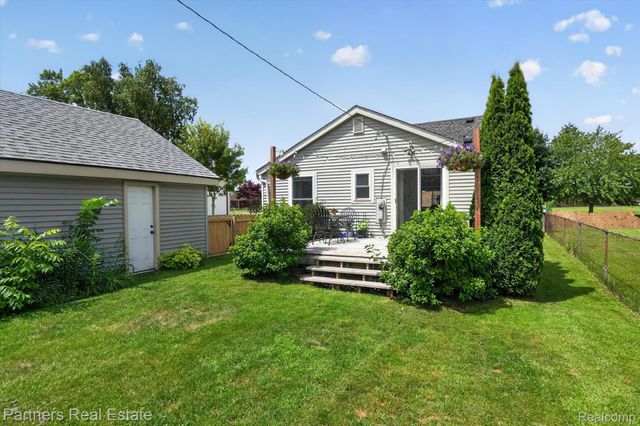 425 S 7th Street, Brighton, MI 48116