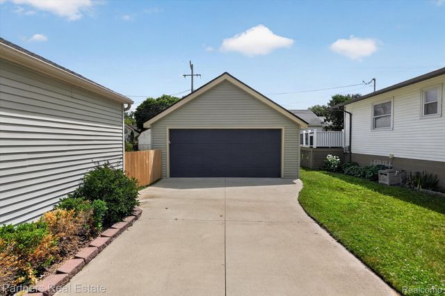 425 S 7th Street, Brighton, MI 48116