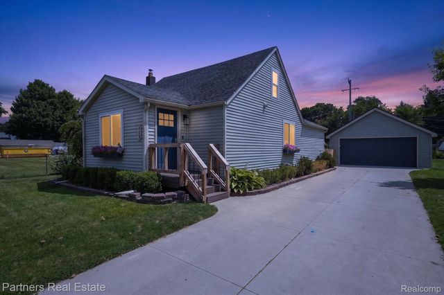 425 S 7th Street, Brighton, MI 48116