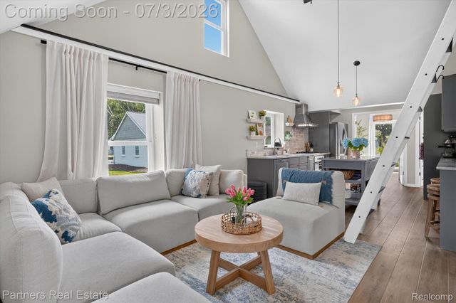 425 S 7th Street, Brighton, MI 48116