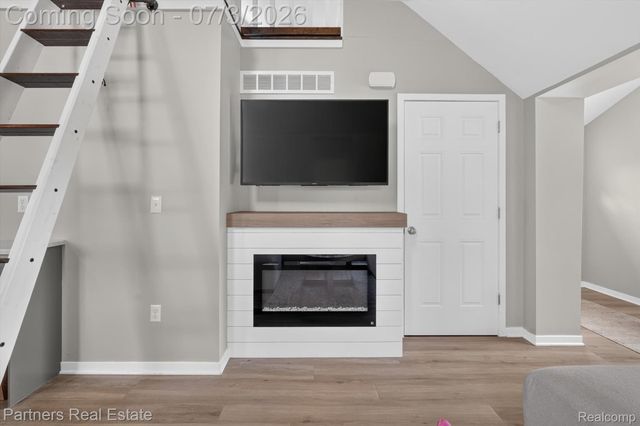 425 S 7th Street, Brighton, MI 48116