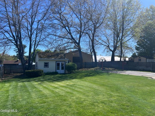 6 Rolling Hills Road, Colonie, NY 12309
