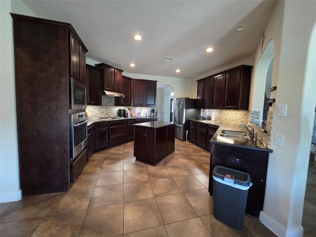 2706 Topaz Cove Lane, Iowa Colony, TX 77583