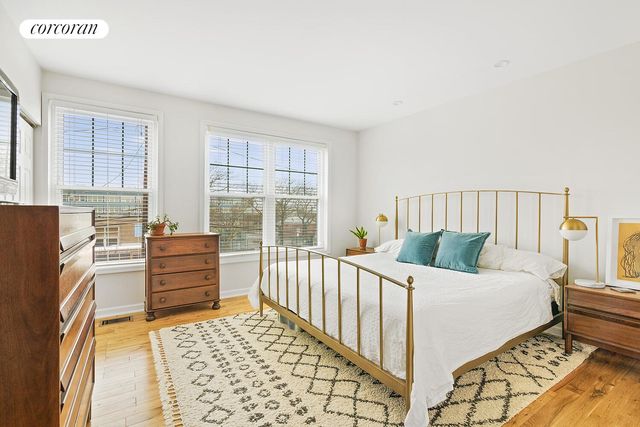 3-22 SEASIDE Avenue, New York City, NY 11694