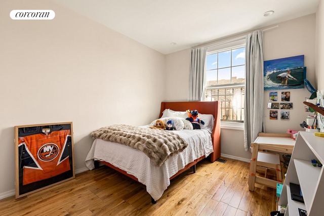 3-22 SEASIDE Avenue, New York City, NY 11694