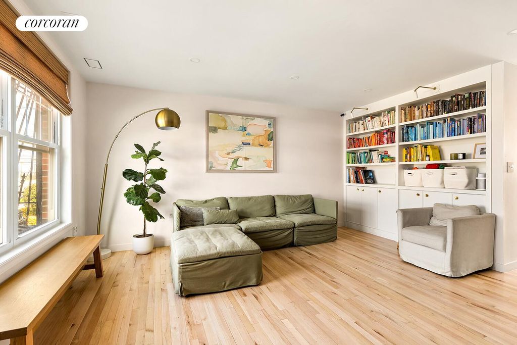 3-22 SEASIDE Avenue, New York City, NY 11694