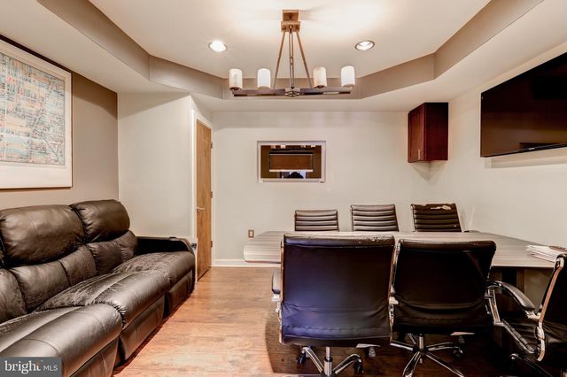 646 ROXBOROUGH AVE, Philadelphia, PA 19128