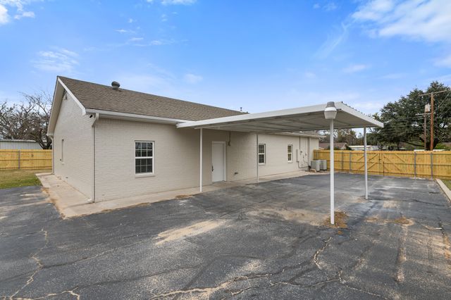 1812 Carpenter Street, Bridgeport, TX 76426