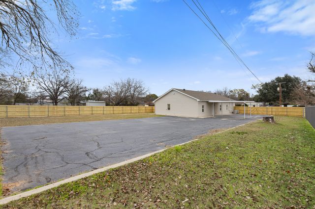 1812 Carpenter Street, Bridgeport, TX 76426