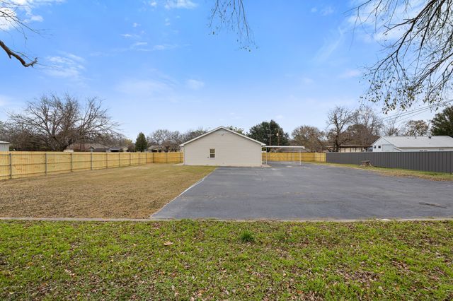 1812 Carpenter Street, Bridgeport, TX 76426