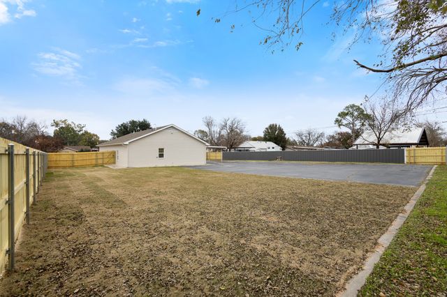1812 Carpenter Street, Bridgeport, TX 76426