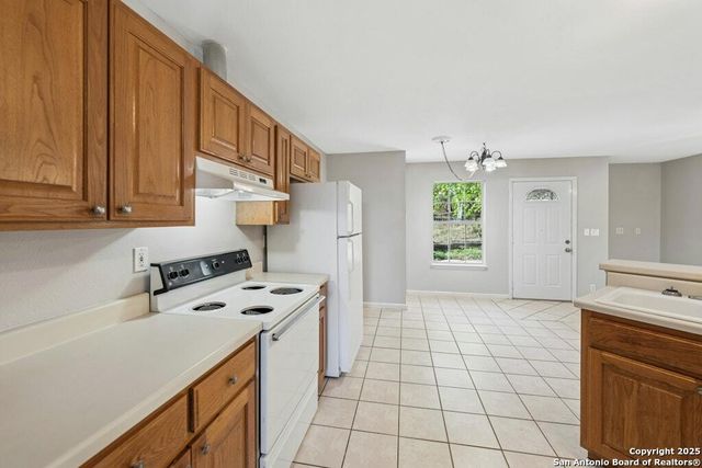 221 N Scenic Loop, Canyon Lake, TX 78133