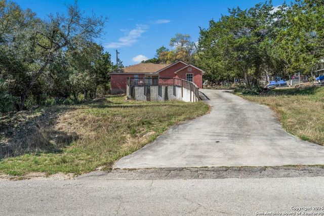 221 N Scenic Loop, Canyon Lake, TX 78133