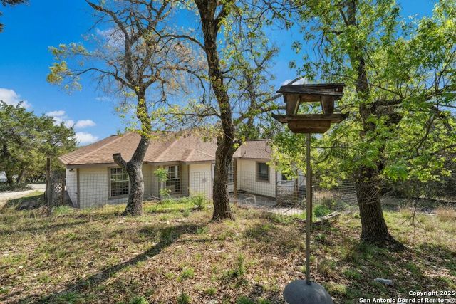 221 N Scenic Loop, Canyon Lake, TX 78133