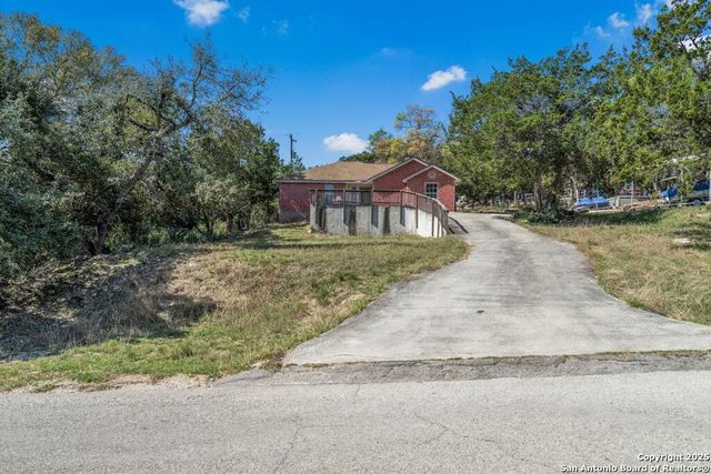 221 N Scenic Loop, Canyon Lake, TX 78133
