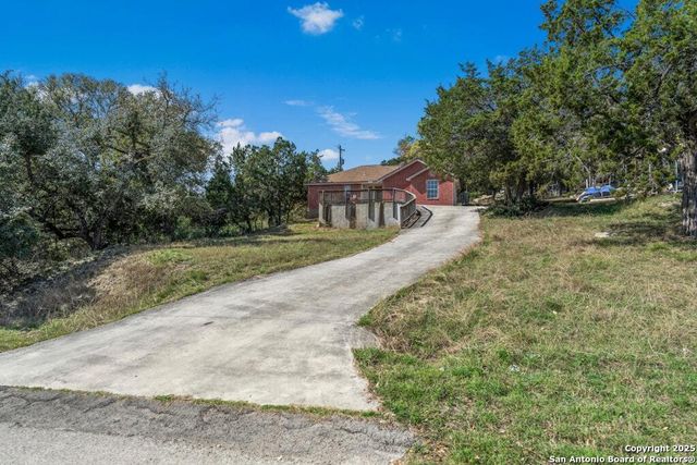 221 N Scenic Loop, Canyon Lake, TX 78133