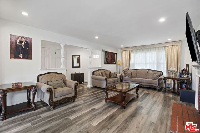 22509 Saticoy Street, West Hills, CA 91307