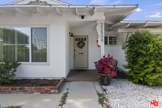 22509 Saticoy Street, West Hills, CA 91307